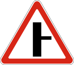 Знак 2.3.2 Примыкание второстепенной дороги