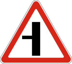 Знак 2.3.3 Примыкание второстепенной дороги