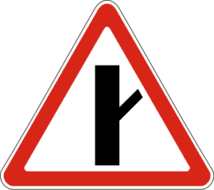 Знак 2.3.4 Примыкание второстепенной дороги