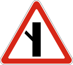 Знак 2.3.5 Примыкание второстепенной дороги